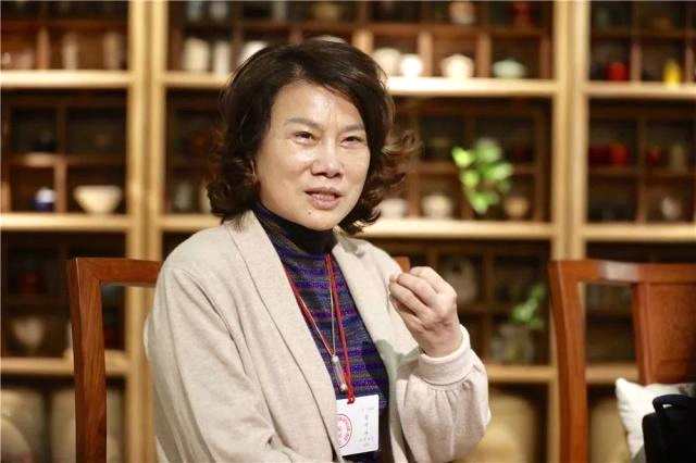 全國人大代表、珠海格力電器股份有限公司董事長兼總裁董明珠，歷年就提高個稅起征點(diǎn)、發(fā)展制造業(yè)、支持“中國創(chuàng)新”等議題建言獻(xiàn)策。據(jù)悉，董明珠今年兩會共帶來10余項(xiàng)建議。