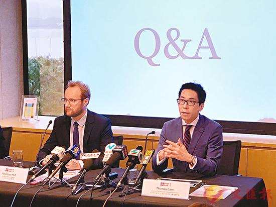 萊坊亞太區(qū)研究部主管Nicholas Holt（左）及萊坊執(zhí)董兼估價及咨詢部主管林浩文。香港文匯報(bào)記者馬翠媚攝
