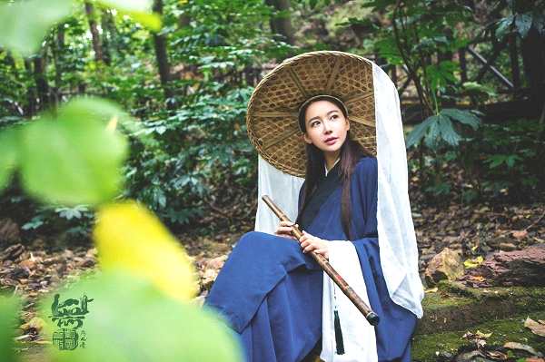 紫鑫以时尚为媒传播传统文化 获赞“最美女道士”