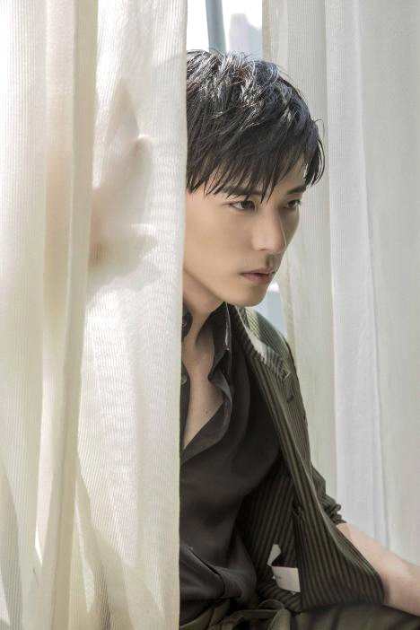 《拜托啦师兄》徐开骋帅气亮相上海电视节 自曝拍戏宛如“熬鹰”