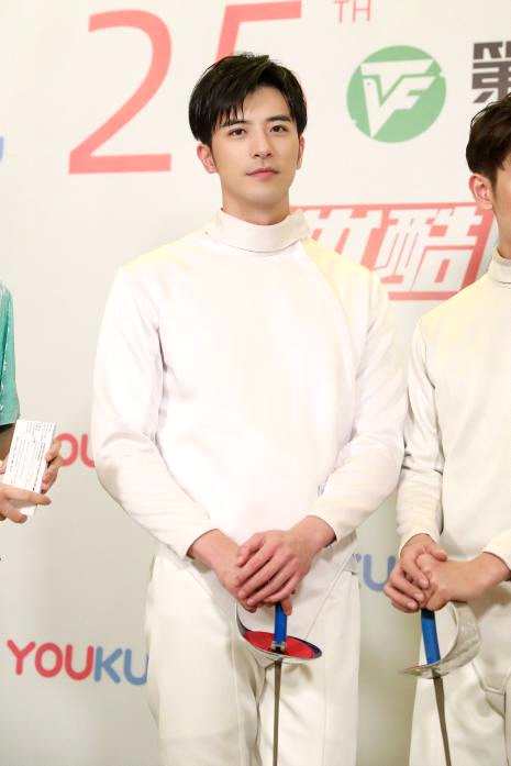 《拜托啦师兄》徐开骋帅气亮相上海电视节 自曝拍戏宛如“熬鹰”