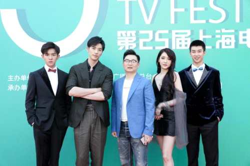 《拜托啦师兄》徐开骋帅气亮相上海电视节 自曝拍戏宛如“熬鹰”