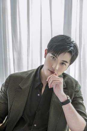 《拜托啦师兄》徐开骋帅气亮相上海电视节 自曝拍戏宛如“熬鹰”