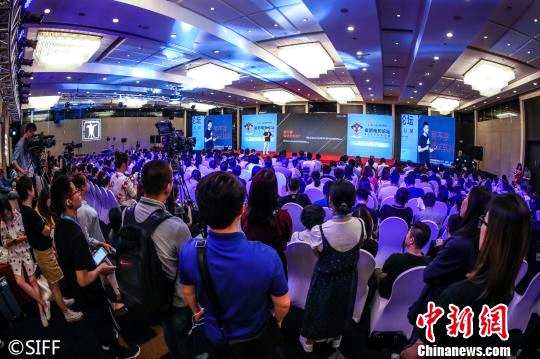 第22届上海国际电影节“电影行业如何构建有效的工业化标准体系”论坛。　上海国际电影节 供图 摄