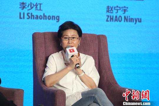 中国电影导演协会会长、着名导演李少红发言。供图