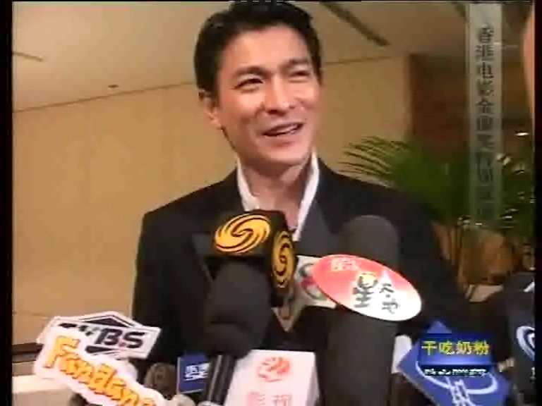 香港电影金像奖上，刘德华接受群访，东南卫视是当时为数不多的内地媒体.jpg