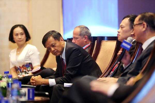 無論香港怎么看自己，內(nèi)地才是它面向世界的底氣。