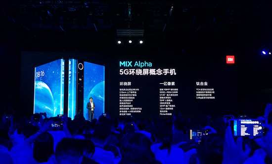 在消費者越來越看重的攝影功能方面，該手機后置為三攝，主攝超1億像素，采用1/1.33”超大感光元件，直出12032*9024分辨率圖片，原圖大小近40M。由于正面都是屏幕，這款產(chǎn)品直接用后置相機做前置相機。