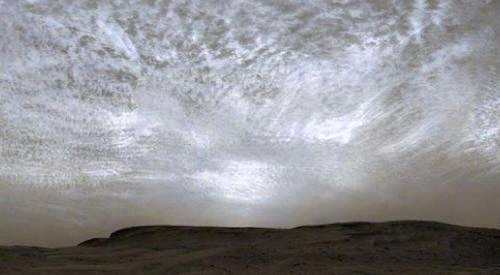ESA公布最新火星照片，有云有水！还发现疑似生物的存在！