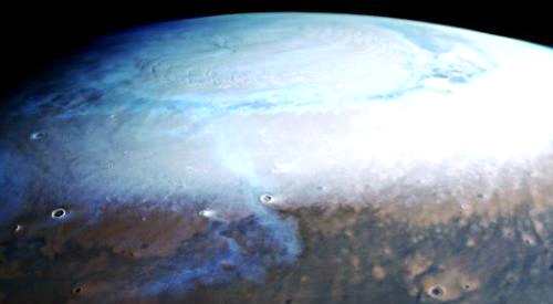 ESA公布最新火星照片，有云有水！还发现疑似生物的存在！