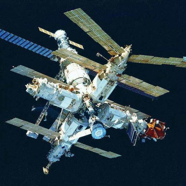 宇航员在空间站生存十几年的氧气从何而来？