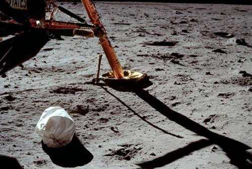 人类50年前扔在月球上的96袋纸尿裤，为什么现在却成了宝贝？