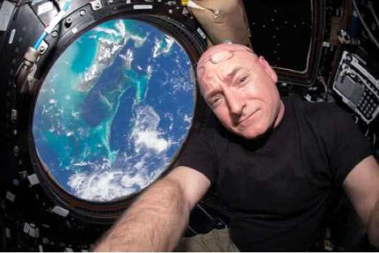 美国宇航员在空间站待了300多天，回地球后被发现基因永久变异
