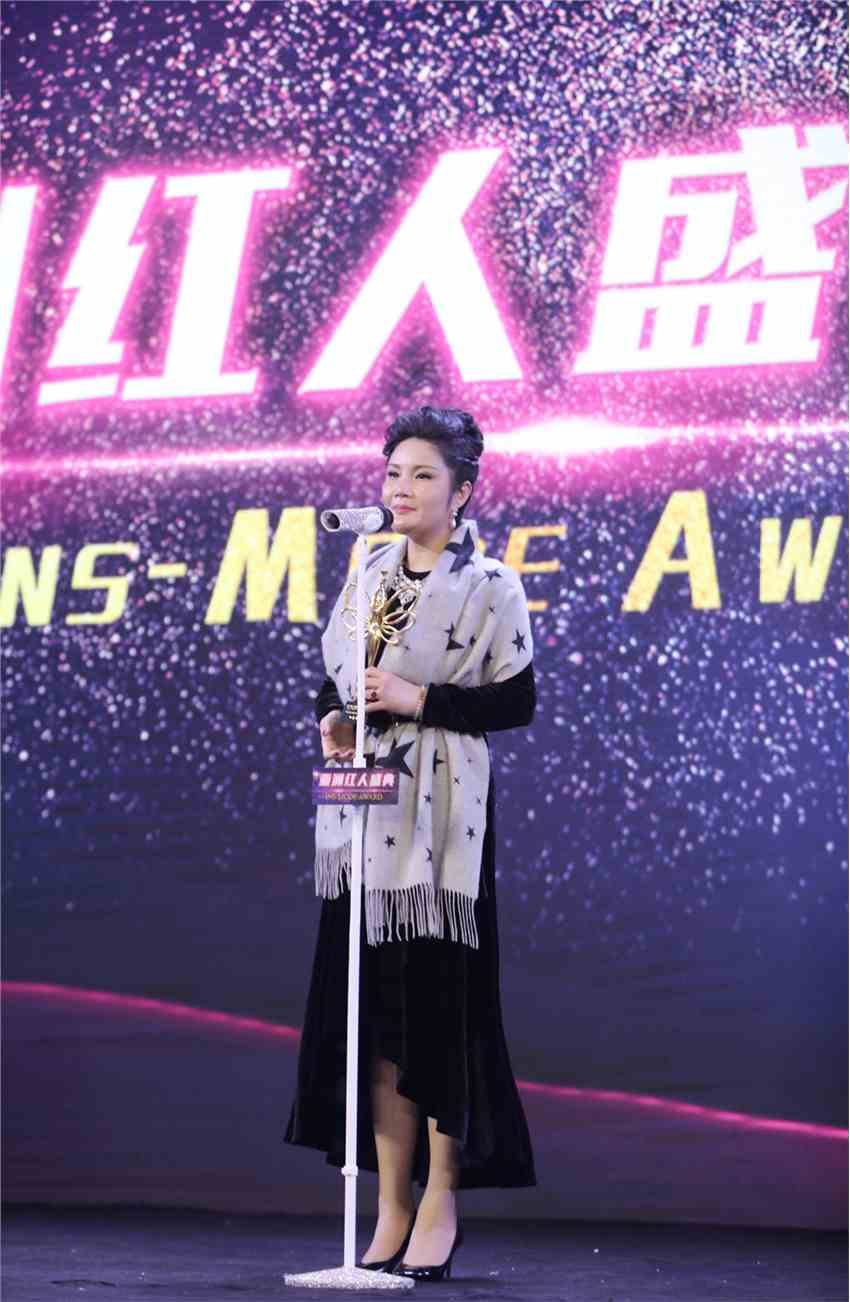 李冰受邀出席红人颁奖礼 获奖“亚洲最具影响力医美设计导师”