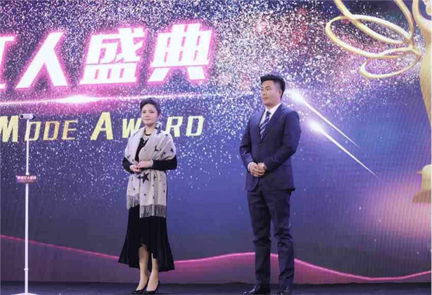 李冰受邀出席红人颁奖礼 获奖“亚洲最具影响力医美设计导师”
