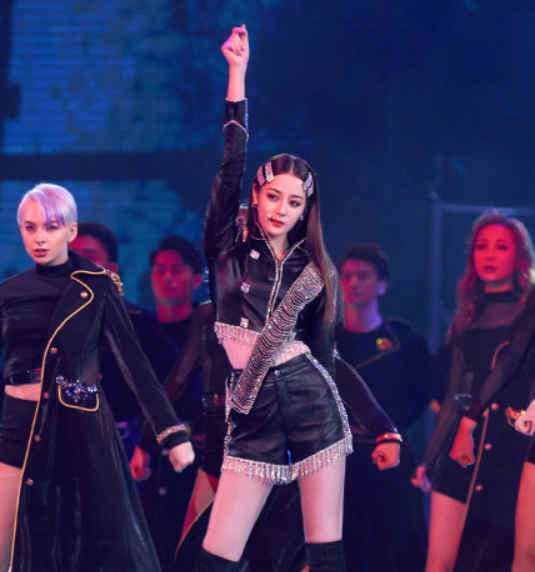 怎么样才可以当明星伴舞 082dbeedb3784d20a2e14555221622ac.png