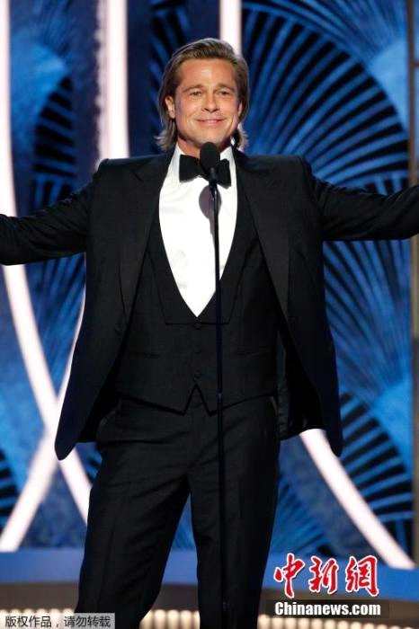 布拉德·皮特凭借《好莱坞往事》 获得金球奖最佳男配角。