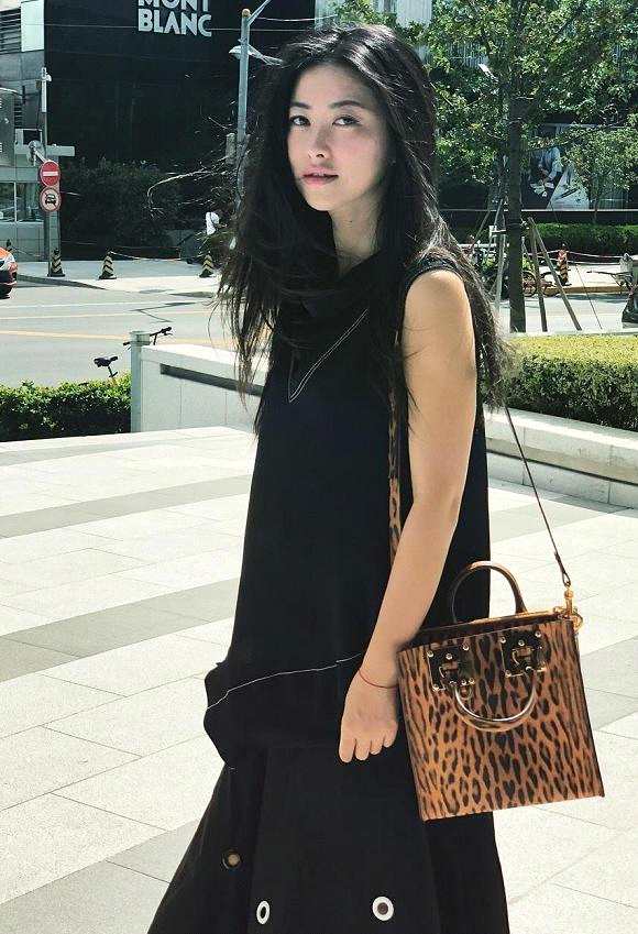 朱珠被小看了这么多年,35岁的时候终于红了!3D身材令人咂舌