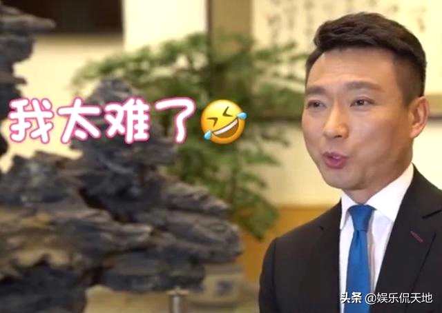 康辉94年初次主持时的发型火了，如今康辉解释：那是我自己吹的