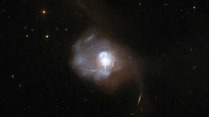 天文学家首次在银河系外的“马卡良231”星系内发现氧气。图片是哈勃太空望远镜拍摄的“马卡良231”图像。图片来源：美国《科学新闻》网站