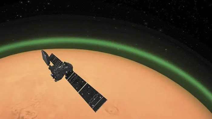 《自然天文学》：火星球稀薄的大气层再次呈现出绿色的光芒
