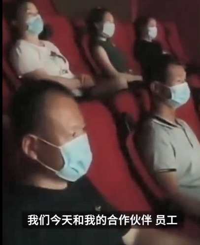 黑龙江一影院复工首场无观众 经理给员工放电影