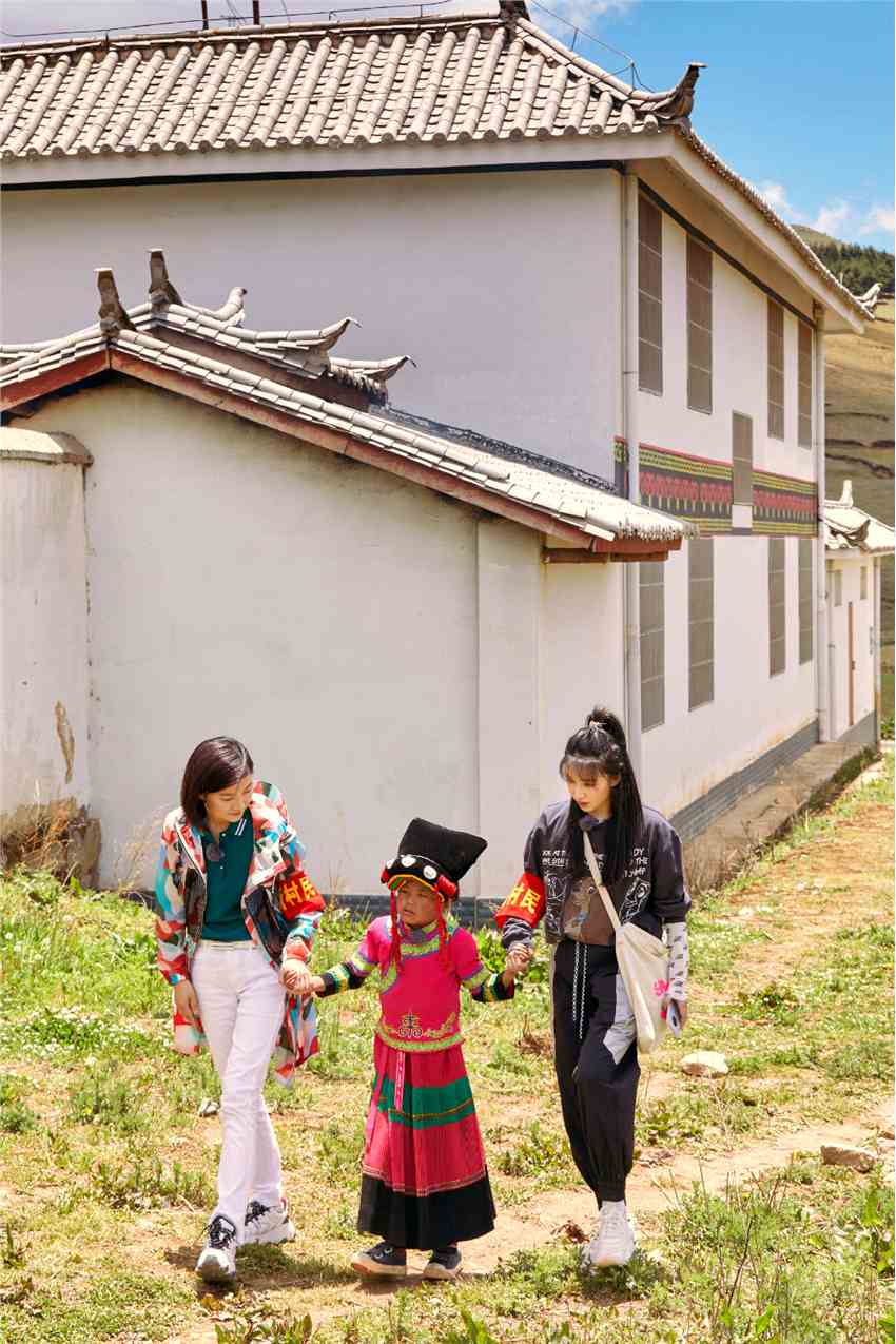 阚清子《我们在行动》扶贫助农 别样吃播彰显独特公益力