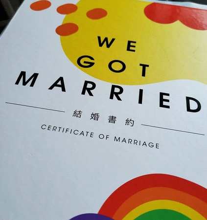 九年长跑成正果 张惠妹经纪人与同性伴侣结婚