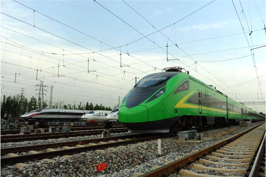 中老铁路动车组采购项目在京签约 cr200j型动车组首次出口海外市场