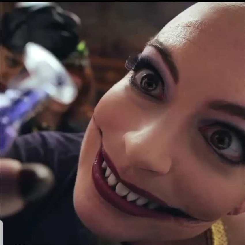安妮海瑟薇《女巫》新短片发布 裂口女巫真可怕