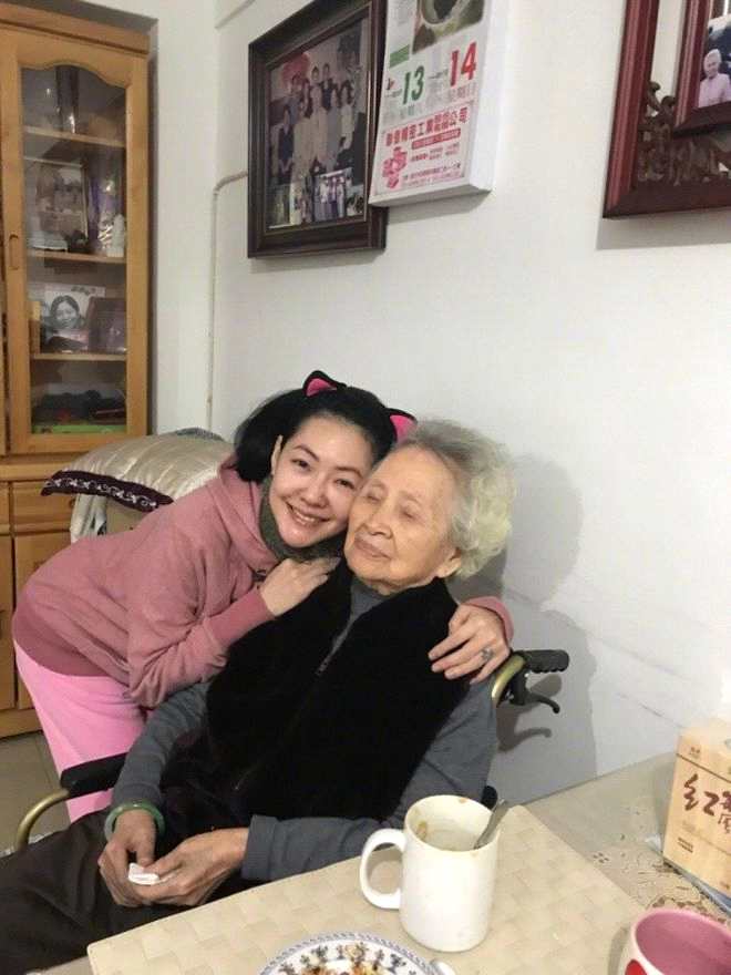 小S奶奶去世 享年98岁 晒爷爷奶奶合照祭奠