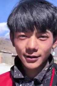 藏族小哥丁真被曝签约当地旅游公司 月入三千