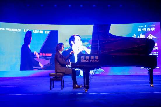 钢琴王子携手公爵钢琴 精湛演出震撼中国