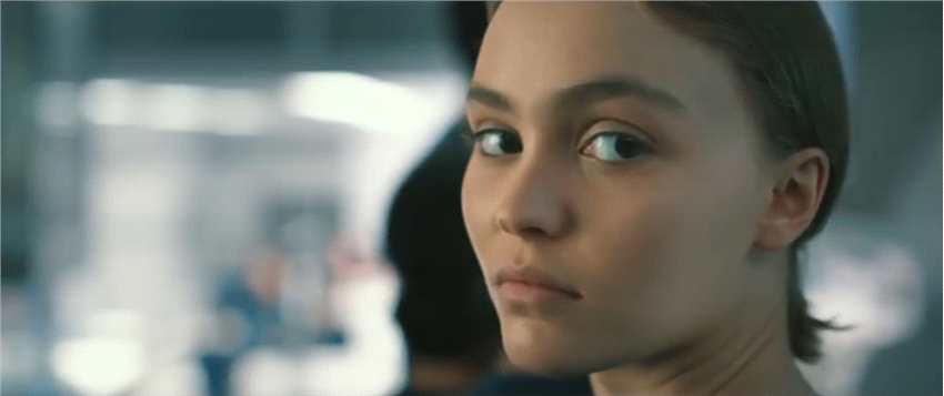 科林·法瑞尔科幻新片《迷惘星空》首曝预告 30个孩子外星繁衍