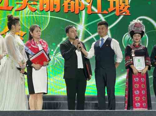 当红音乐唱作人海来阿木获颁“绿色中国行推广大使”称号