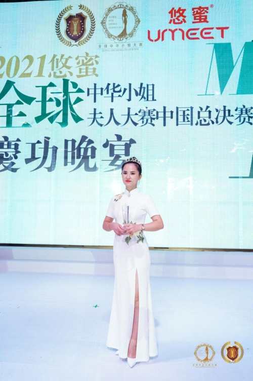 何嘉宁荣获2021全球中华小姐大赛湖南总冠军