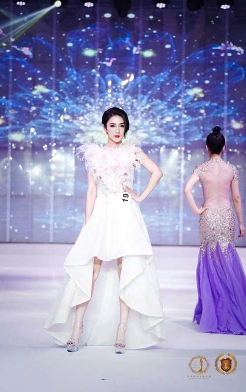 温馨荣获2021全球中华小姐大赛广州总冠军