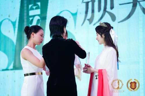 许爱勤荣获2021全球中华小姐大赛中国珠海总冠军