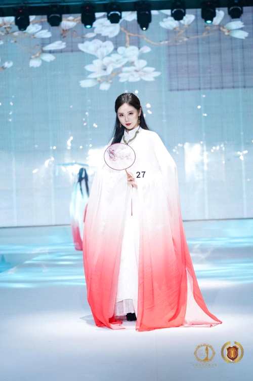 唐甜甜荣获2021全球中华小姐大赛中国上海冠军