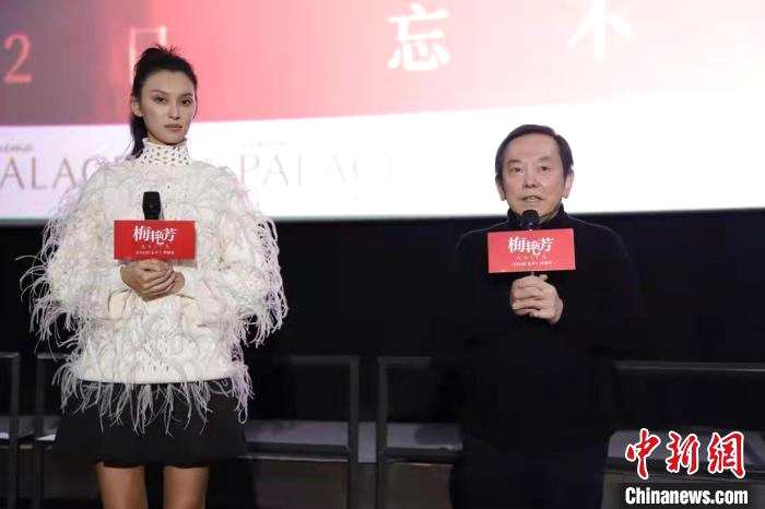 江志强携演员王丹妮为《梅艳芳》路演。　片方供图