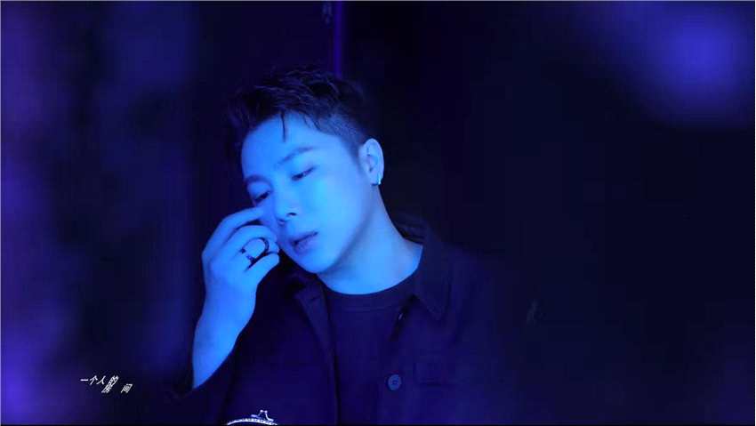 宋孟君《失眠的夜》MV时尚大片感满分 引领时尚新潮流