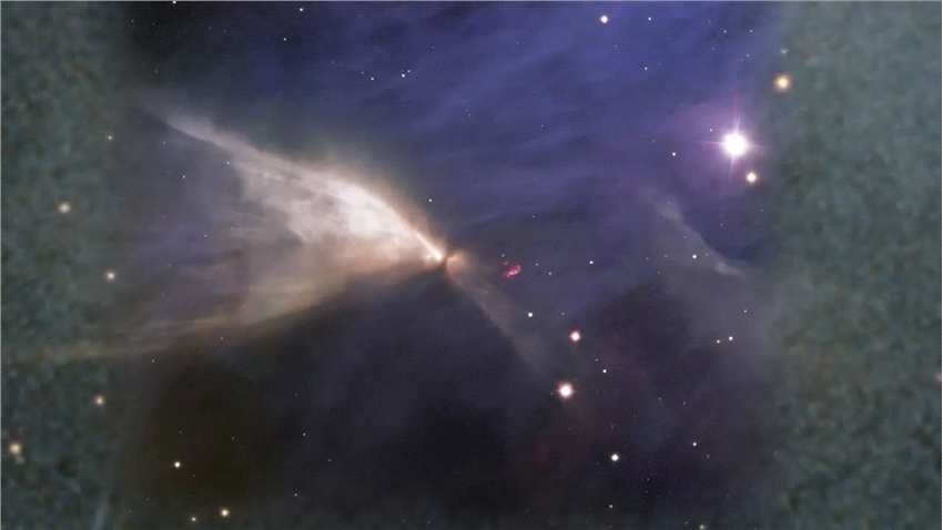 双子座天文台拍摄到“发光的单翼蝴蝶”——蝘蜓座红外星云
