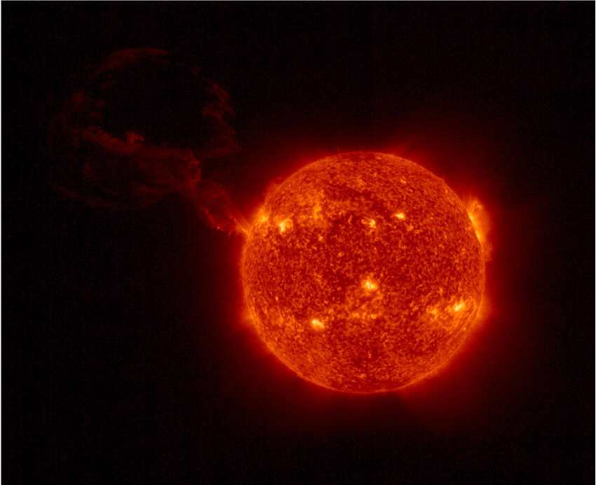 太阳轨道器载具捕捉到有史以来最大的太阳日珥喷发
