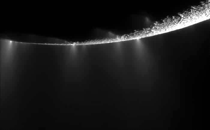 我们现在明白了为什么土卫二的南极有喷出间歇泉的“虎纹”裂缝