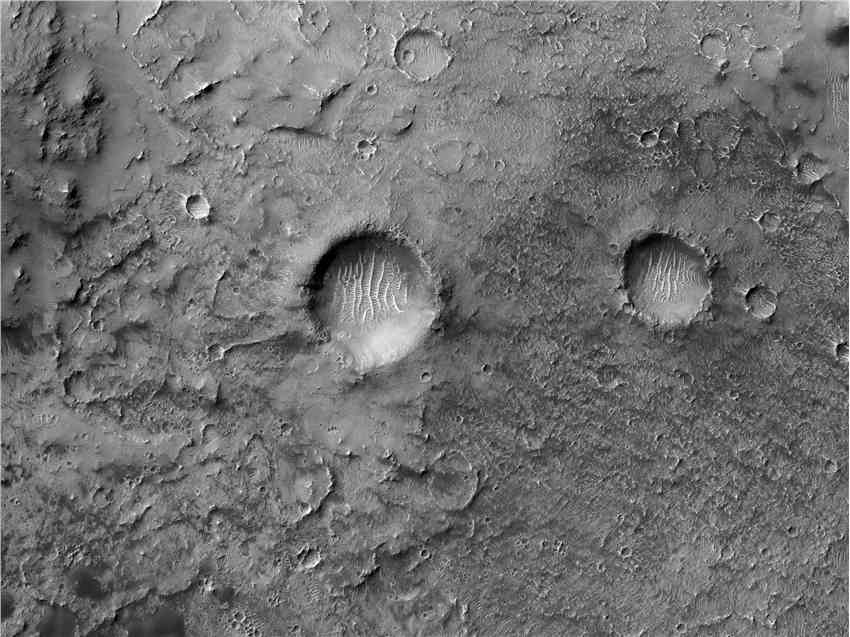 外星人脚印？火星环形山照片令人惊叹