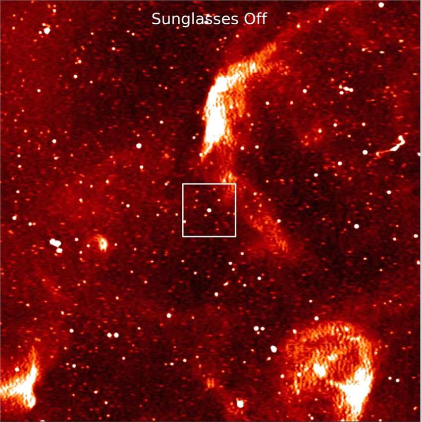没有“太阳镜”的 MeerKAT 射电望远镜视野，带有新的脉冲星。