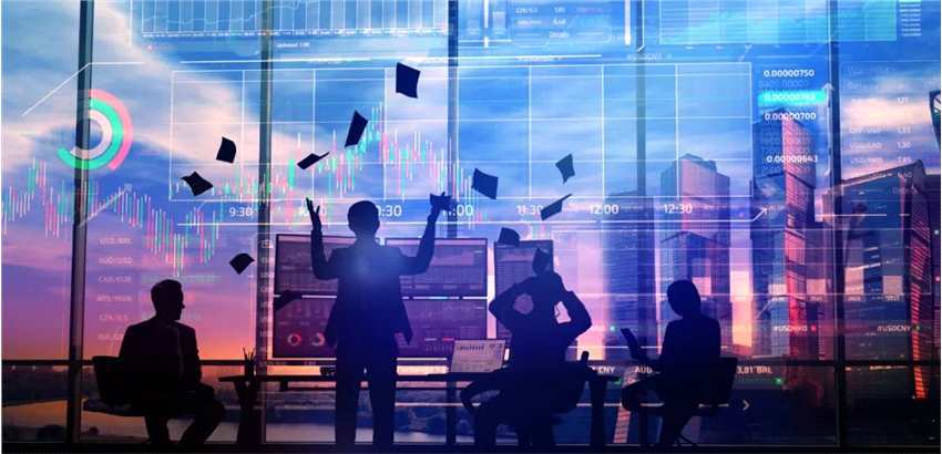 面对大跌，这位三年业绩行业前2.5%的基金经理逆势出击！
