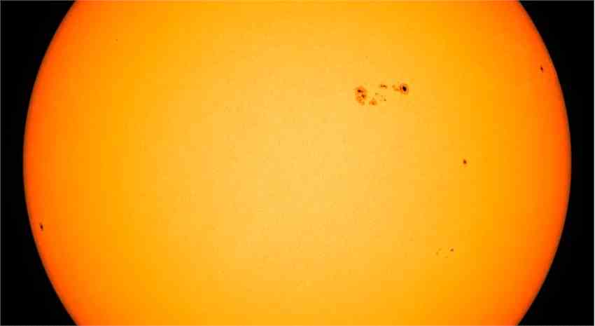 摩臣3平台太阳黑子AR3038在本周急剧增长 或引发指向地球的大型耀斑