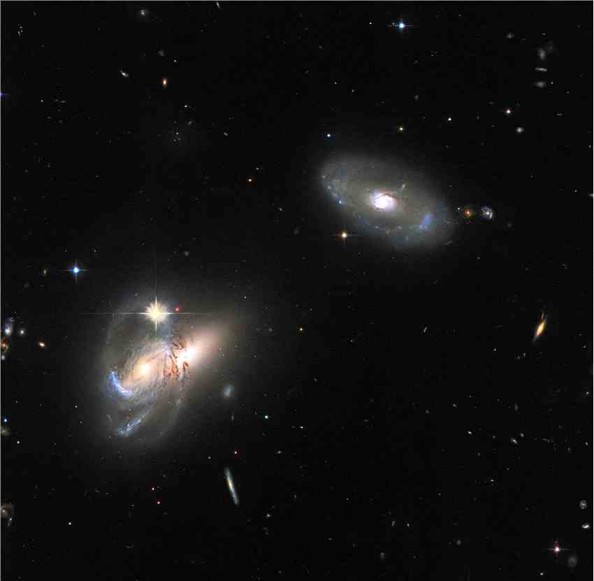 哈勃太空望远镜新图像显示“孤独”星系LEDA 58109
