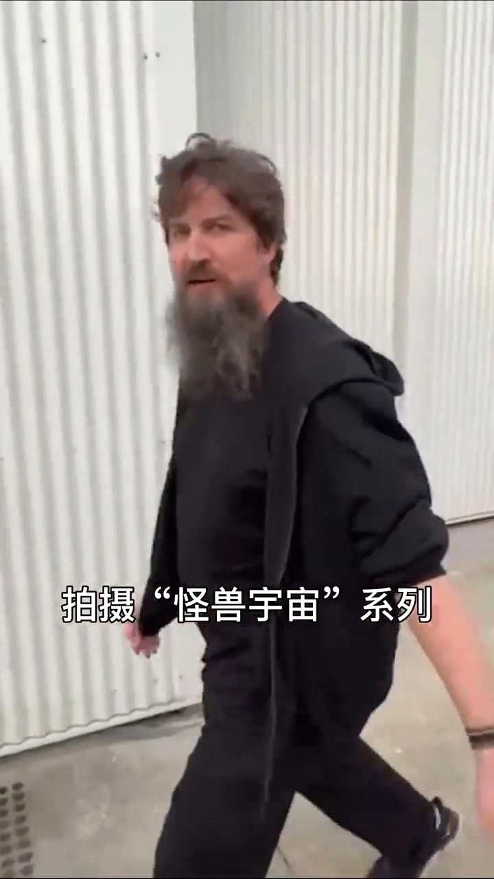 《哥斯拉大战金刚》续集曝片场视频 巨兽怒吼穿透屏幕
